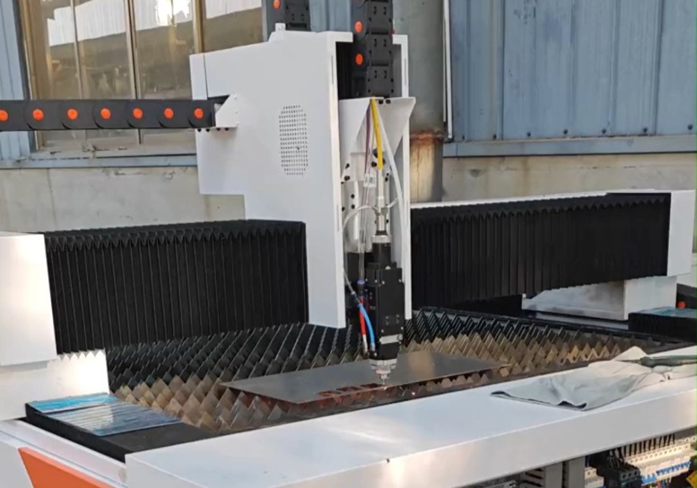 切割機(jī)設(shè)備